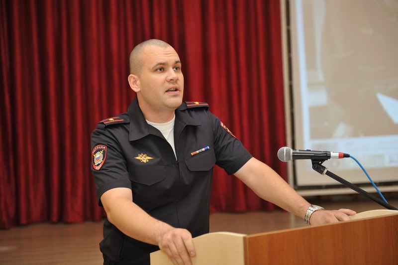 В Евпатории полицейские проводят профагитационную работу в учебных заведениях и предприятиях города